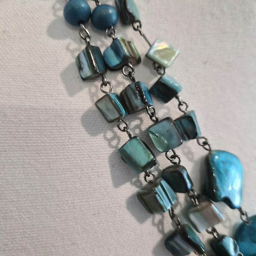 NY & Co. Bright Turquoise Necklace Multi Strand Beaded Shell Layered Adjustable - Picture 4 of 8